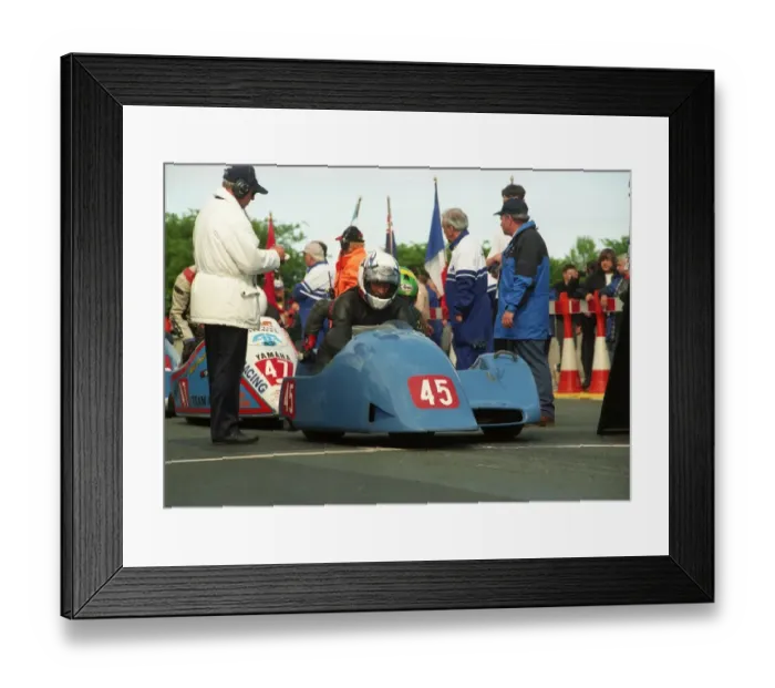 Framed Print : Helmut Lunemann & Chris McGahan (Ireson Honda) 2000 Sidecar TT Framed Print : Helmut Lunemann & Chris McGahan (Ireson Honda) 2000 Sidecar TT