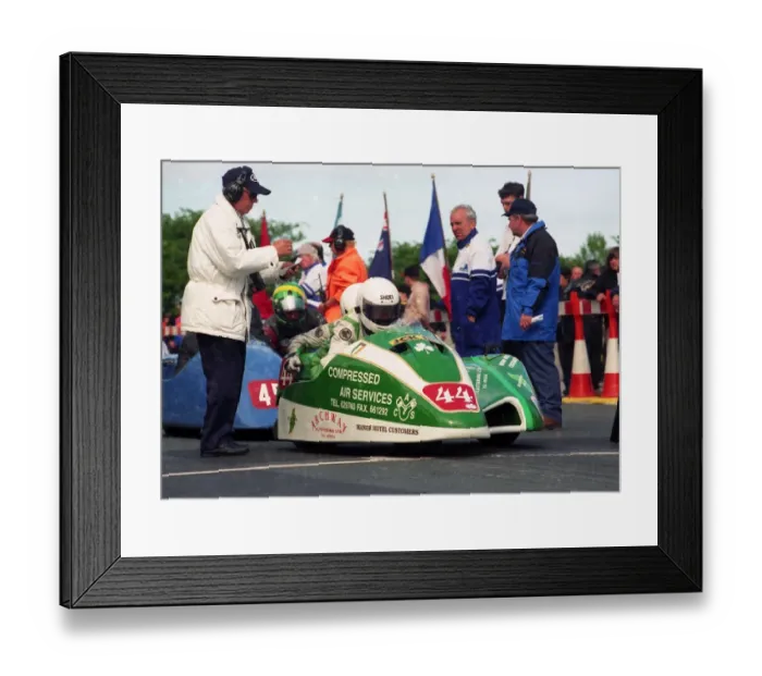 Framed Print : Alan Langton & Jamie Scarffe (YZF Yamaha) 2000 Sidecar TT Framed Print : Alan Langton & Jamie Scarffe (YZF Yamaha) 2000 Sidecar TT