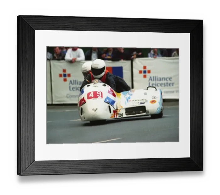 Framed Print : Claude Montagnier & Gerard Midrouet (Kawasaki Mistral) 2000 Sidecar TT Framed Print : Claude Montagnier & Gerard Midrouet (Kawasaki Mistral) 2000 Sidecar TT