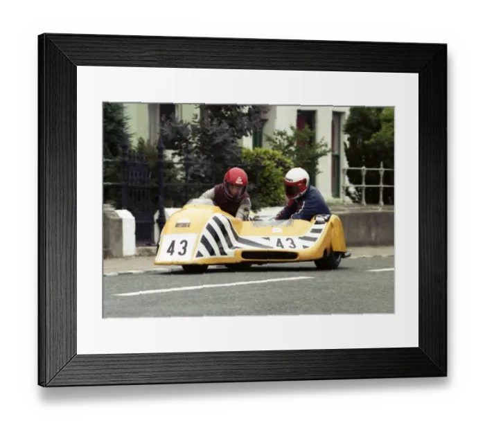 Framed Print : Goronwy Davies & Peter Smethurst (Yamaha) 1989 Sidecar TT Framed Print : Goronwy Davies & Peter Smethurst (Yamaha) 1989 Sidecar TT