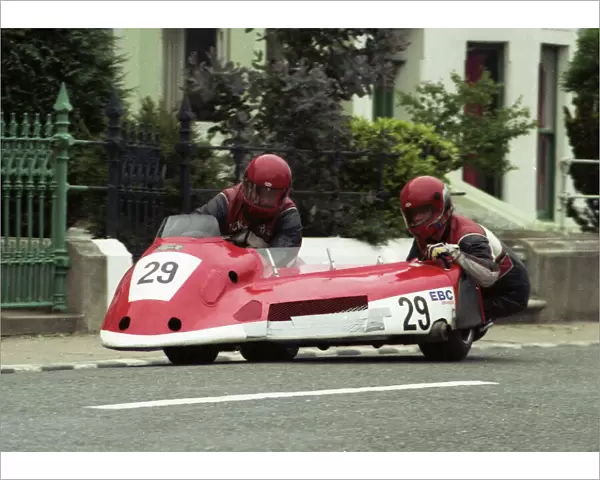 Dick Tapken & Paul Chesters (Kawsaki) 1989 Sidecar TT