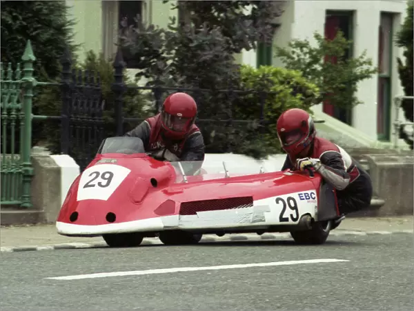 Dick Tapken & Paul Chesters (Kawsaki) 1989 Sidecar TT