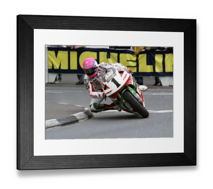 Framed Print : Steve Hislop (Honda) 1994 Formula One TT Framed Print : Steve Hislop (Honda) 1994 Formula One TT