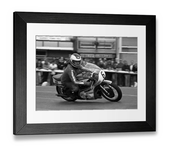 Framed Print : Fred Curry (Yamaha) 1981 Senior Manx Grand Prix Framed Print : Fred Curry (Yamaha) 1981 Senior Manx Grand Prix