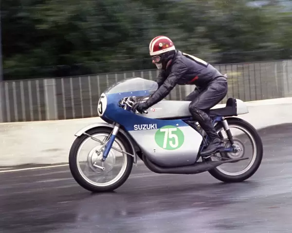 Frank Whiteway (Crooks Suzuki) 1967 Lightweight Manx Grand Prix