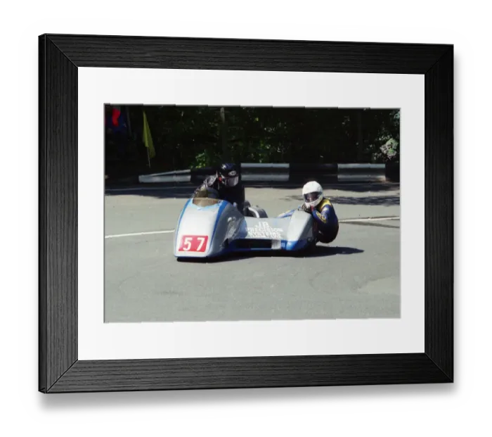 Framed Print : Dick Hawes & Eddy Kiff (Beale Ireson) 2002 Sidecar TT Framed Print : Dick Hawes & Eddy Kiff (Beale Ireson) 2002 Sidecar TT