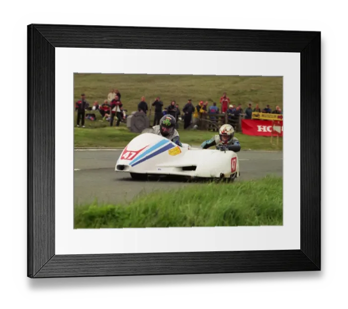 Framed Print : Steve Sinnott & Dave Corlett (Kawasaki) 2002 Sidecar TT Framed Print : Steve Sinnott & Dave Corlett (Kawasaki) 2002 Sidecar TT