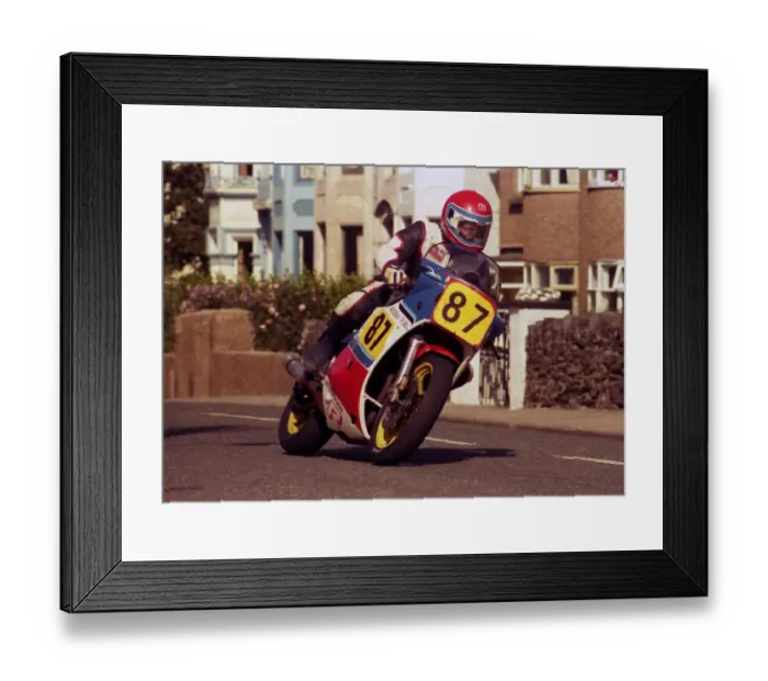 Framed Print : Paddy Martin (Suzuki) 1987 Senior Manx Grand Prix