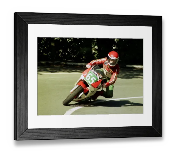 Framed Print : Nigel Jennings (Yamaha) 1987 Lightweight Manx Grand Prix