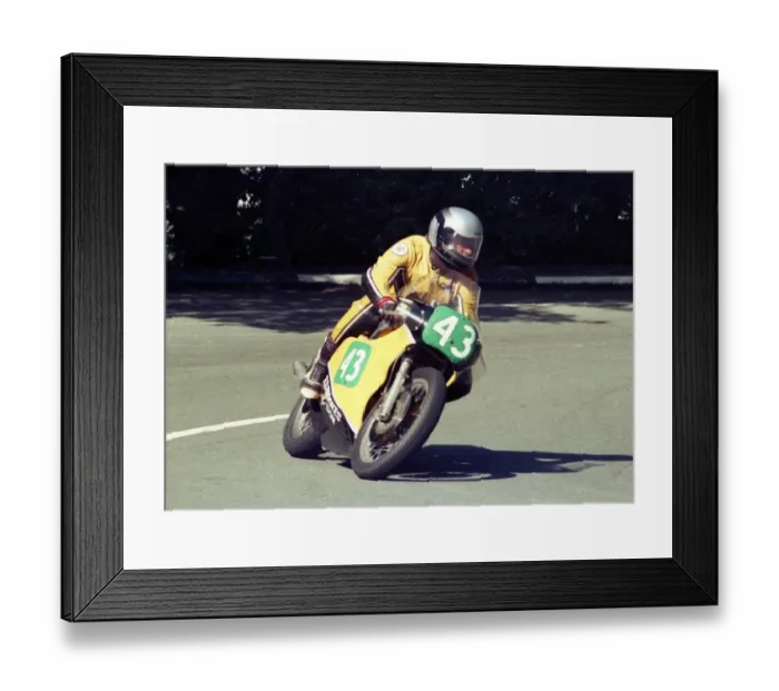 Framed Print : Gary Neville (Yamaha) 1987 Lightweight Manx Grand Prix Framed Print : Gary Neville (Yamaha) 1987 Lightweight Manx Grand Prix