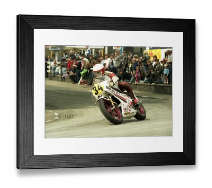 Framed Print : Bob Heath (Yamaha) 1984 Senior TT Framed Print : Bob Heath (Yamaha) 1984 Senior TT