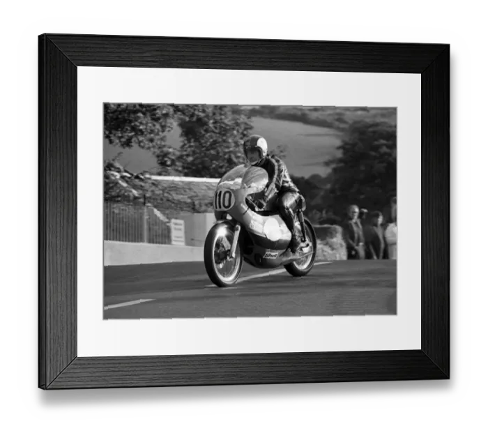 Framed Print : Pete Welfare (Crooks Suzuki) 1975 Senior Manx Grand Prix Framed Print : Pete Welfare (Crooks Suzuki) 1975 Senior Manx Grand Prix