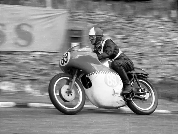 John Crowe (BSA) 1963 Junior Manx Grand Prix