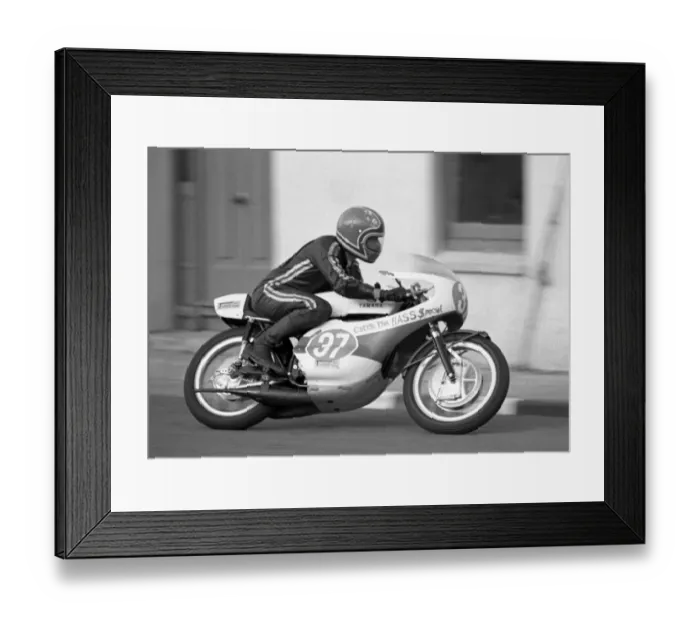 Framed Print : Tom Herron (Yamaha) 1972 Junior TT Framed Print : Tom Herron (Yamaha) 1972 Junior TT