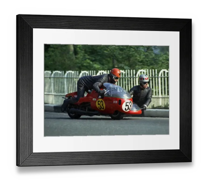 Framed Print : Des Evans & Ian Gemmell (Rumble BSA) 1969 750 Sidecar TT Framed Print : Des Evans & Ian Gemmell (Rumble BSA) 1969 750 Sidecar TT