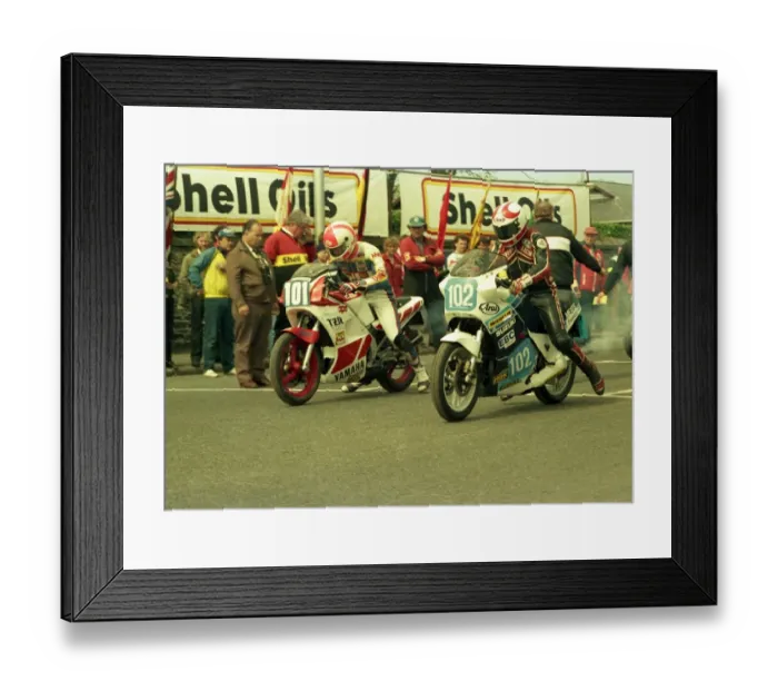 Framed Print : Mat Oxley (Honda) & Brian Reid (Yamaha) 1986 Production D TT Framed Print : Mat Oxley (Honda) & Brian Reid (Yamaha) 1986 Production D TT