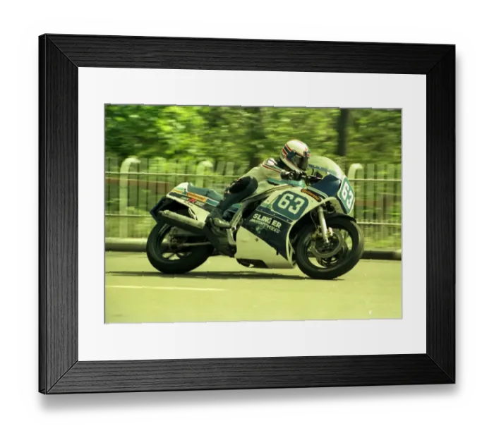 Framed Print : Dave Eaves (Suzuki) 1986 Production B TT Framed Print : Dave Eaves (Suzuki) 1986 Production B TT