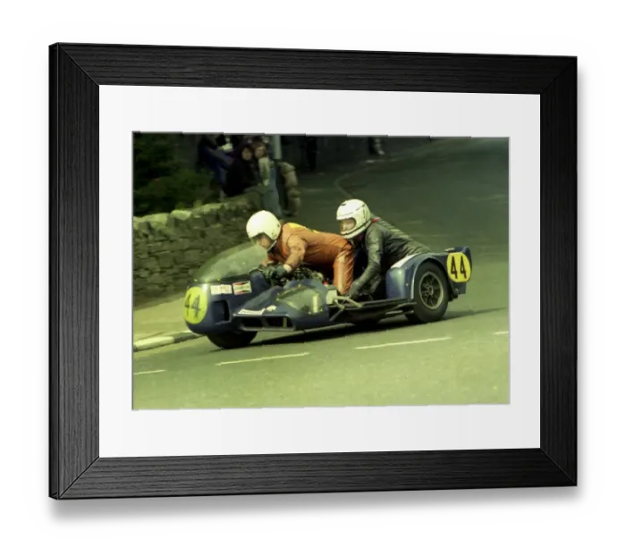 Framed Print : Mick Potter & Beverley Martin (Suzuki) 1976 1000cc Sidecar TT Framed Print : Mick Potter & Beverley Martin (Suzuki) 1976 1000cc Sidecar TT