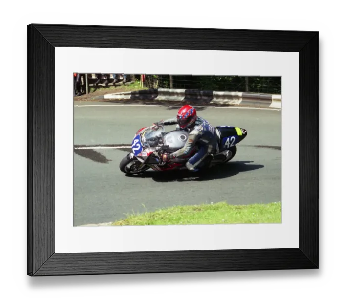 Framed Print : John Crellin (DSC Suzuki) 2002 Junior 600 TT Framed Print : John Crellin (DSC Suzuki) 2002 Junior 600 TT