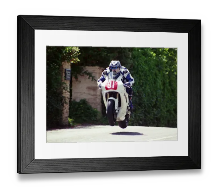 Framed Print : Michael Crellin (Yamaha) 2002 Production 1000 TT Framed Print : Michael Crellin (Yamaha) 2002 Production 1000 TT