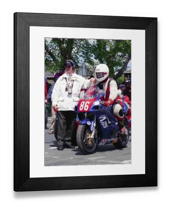 Framed Print : Pete Lovell (Suzuki) 2002 Production 1000 TT Framed Print : Pete Lovell (Suzuki) 2002 Production 1000 TT