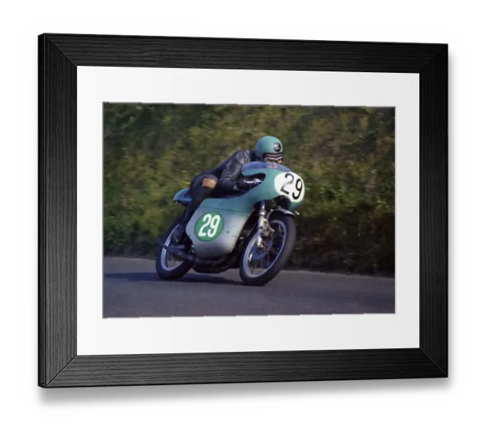 Framed Print : Bob Simmons (Suzuki) 1971 Lightweight Manx Grand Prix Framed Print : Bob Simmons (Suzuki) 1971 Lightweight Manx Grand Prix