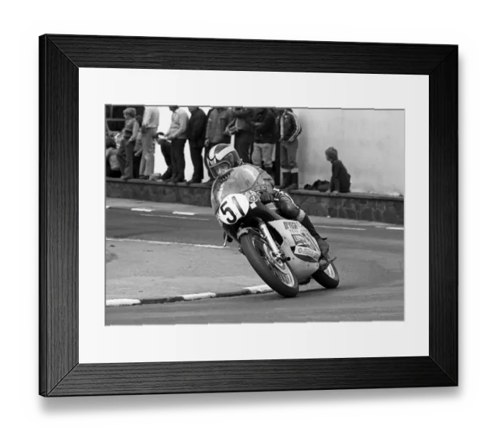 Framed Print : Brian Peters (Yamaha) 1975 Senior Manx Grand Prix Framed Print : Brian Peters (Yamaha) 1975 Senior Manx Grand Prix