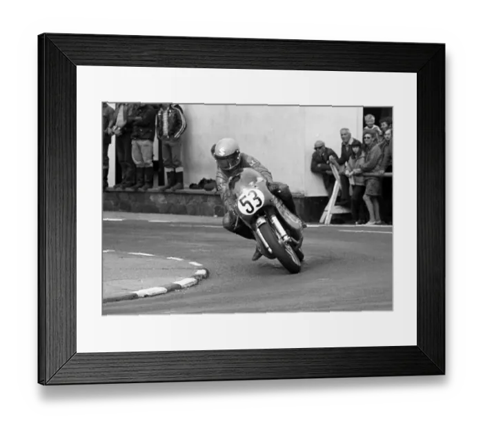 Framed Print : Les Trotter (Crooks Suzuki) 1975 Senior Manx Grand Prix Framed Print : Les Trotter (Crooks Suzuki) 1975 Senior Manx Grand Prix