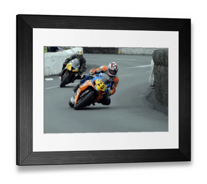 Framed Print : Stephen Oates (Suzuki) 2007 Southern 100 Framed Print : Stephen Oates (Suzuki) 2007 Southern 100