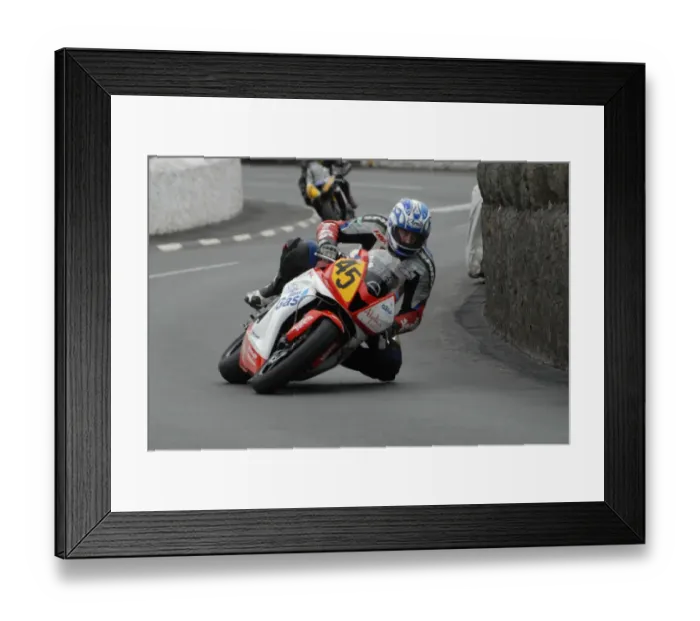 Framed Print : Martin Finnegan (Honda) 2007 Southern 100 Framed Print : Martin Finnegan (Honda) 2007 Southern 100