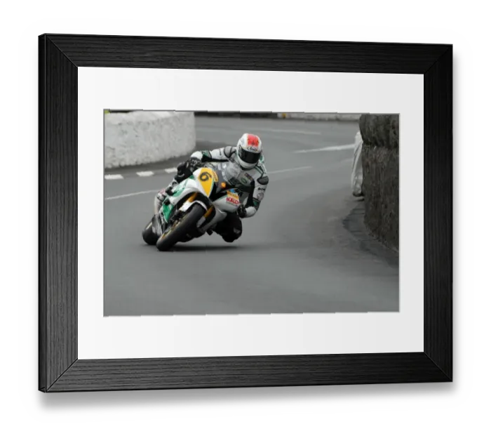Framed Print : Conor Cummins (Millsport Yamaha) 2007 Southern 100 Framed Print : Conor Cummins (Millsport Yamaha) 2007 Southern 100