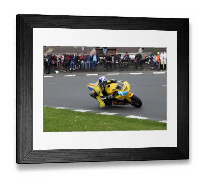 Framed Print : Ian Duffus (Kawasaki) 2003 Junior TT Framed Print : Ian Duffus (Kawasaki) 2003 Junior TT