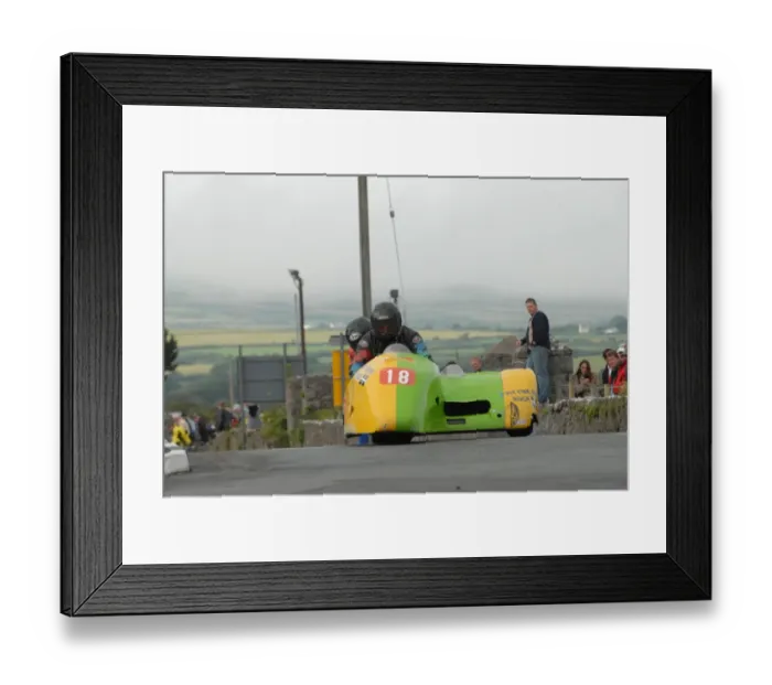 Framed Print : Stuart Stobbart & Geoff Smale (Shelbourne Yamaha) 2007 Southern 100 Framed Print : Stuart Stobbart & Geoff Smale (Shelbourne Yamaha) 2007 Southern 100