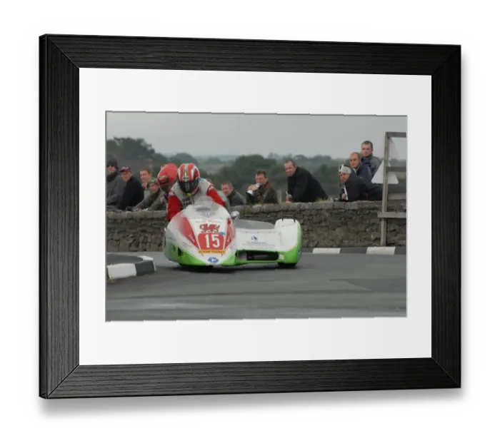 Framed Print : Keith Walters & Alun Thomas (Ireson Honda) 2007 Southern 100 Framed Print : Keith Walters & Alun Thomas (Ireson Honda) 2007 Southern 100