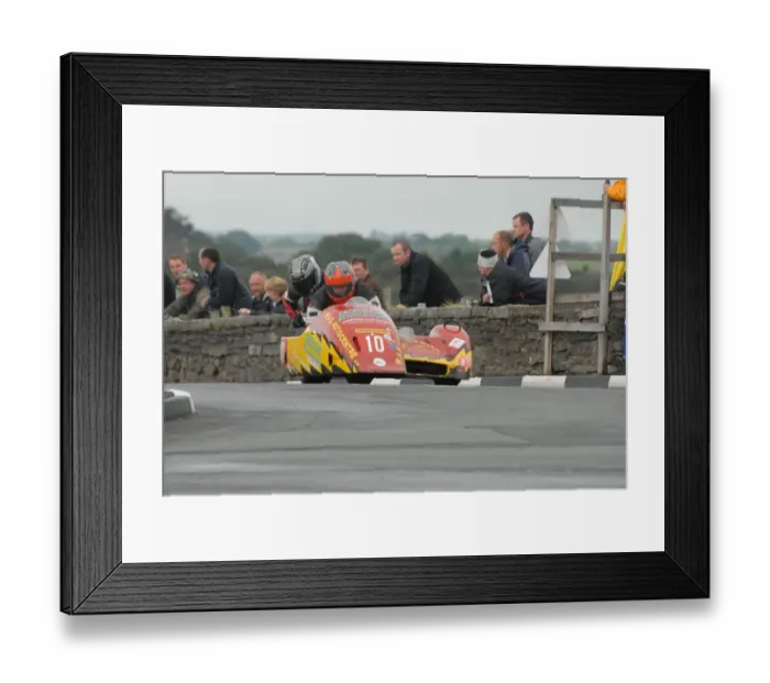 Framed Print : Mark Brown & David Brown (Ireson Kawasaki) 2007 Southern 100 Framed Print : Mark Brown & David Brown (Ireson Kawasaki) 2007 Southern 100