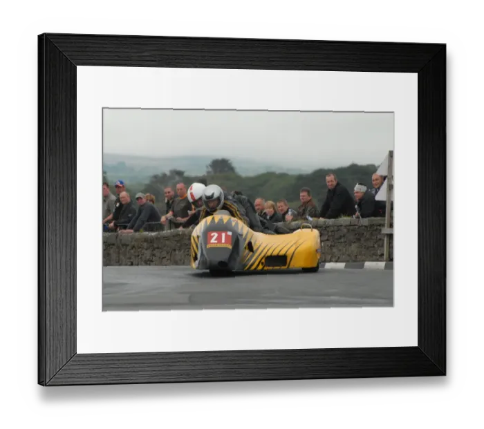 Framed Print : Pete Allebone & Bob Dowty (MR Equipe Kawasaki) 2007 Southern 100 Framed Print : Pete Allebone & Bob Dowty (MR Equipe Kawasaki) 2007 Southern 100