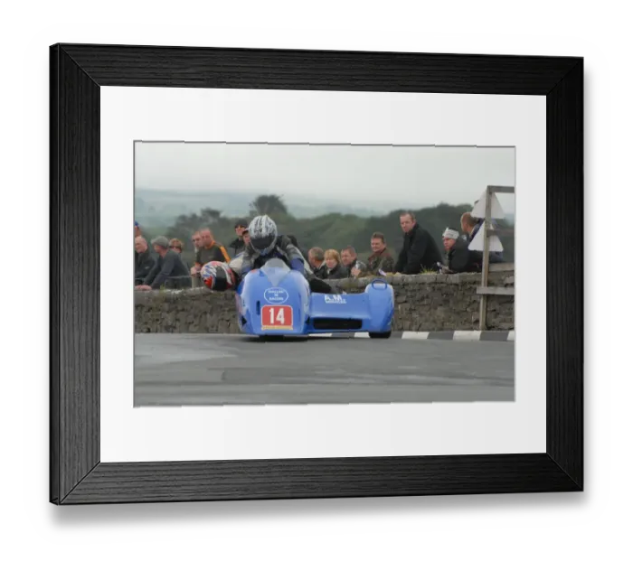 Framed Print : Alan Warner & Bert Vloemans (Ireson Kawasaki) 2007 Southern 100 Framed Print : Alan Warner & Bert Vloemans (Ireson Kawasaki) 2007 Southern 100