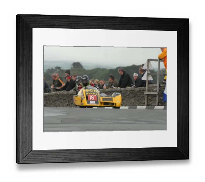 Framed Print : Steve Combes & Darren Hope (Ireson Honda) 2007 Southern 100 Framed Print : Steve Combes & Darren Hope (Ireson Honda) 2007 Southern 100