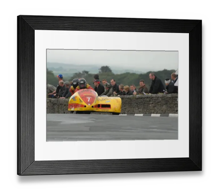 Framed Print : Nigel Connole & Jamie Winn (Shelbourne Honda) 2007 Southern 100 Framed Print : Nigel Connole & Jamie Winn (Shelbourne Honda) 2007 Southern 100