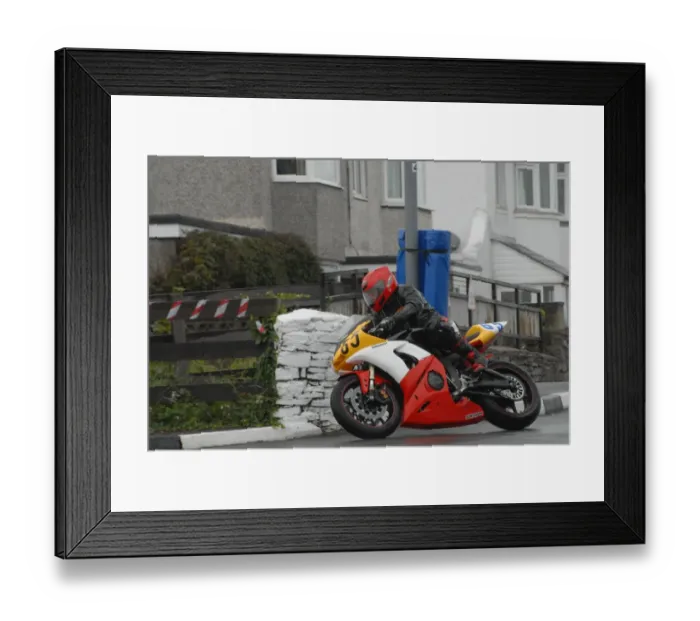 Framed Print : Mick Gurnhill (Yamaha) 2007 Southern 100 Framed Print : Mick Gurnhill (Yamaha) 2007 Southern 100