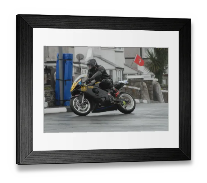Framed Print : Andy Kirk (Suzuki) 2007 Southern 100 Framed Print : Andy Kirk (Suzuki) 2007 Southern 100