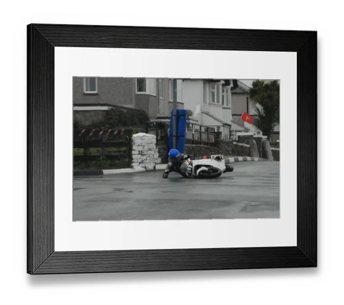 Framed Print : OOps! Darren Burns (McHendry Honda) 2007 Southern 100 Framed Print : OOps! Darren Burns (McHendry Honda) 2007 Southern 100