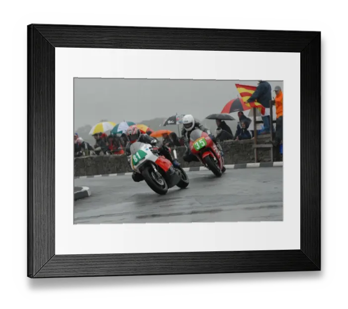 Framed Print : Robert Knight (Honda) and Andrew Neill (Peter Berwick Honda) 2007 Southern 100 Framed Print : Robert Knight (Honda) and Andrew Neill (Peter Berwick Honda) 2007 Southern 100