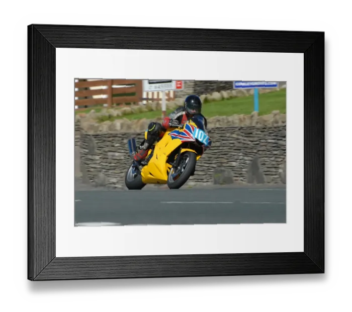 Framed Print : Mike Carter (Triumph) 2007 Junior Manx Grand Prix Framed Print : Mike Carter (Triumph) 2007 Junior Manx Grand Prix