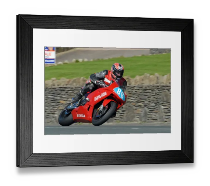 Framed Print : Darwyn Young (Honda) 2007 Junior Manx Grand Prix
