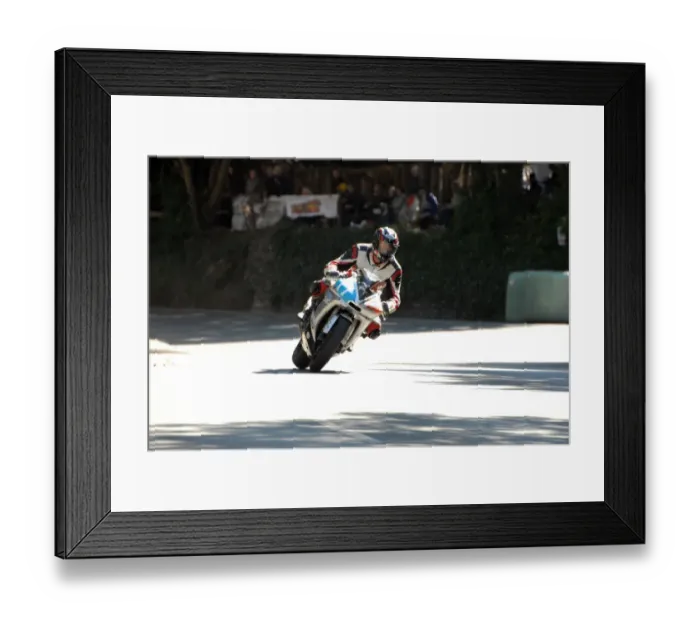 Framed Print : Paul Judge (Yamaha) 2007 Junior Manx Grand Prix
