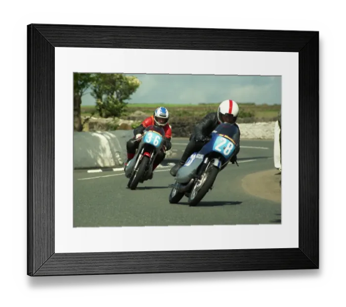 Framed Print : Bob Dowty (Suzuki) and Ken Edwards (Honda) 2000 Classic TT Framed Print : Bob Dowty (Suzuki) and Ken Edwards (Honda) 2000 Classic TT