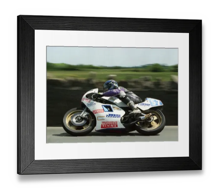 Framed Print : Ian Pattinson (Yamaha) 2000 Classic TT Framed Print : Ian Pattinson (Yamaha) 2000 Classic TT