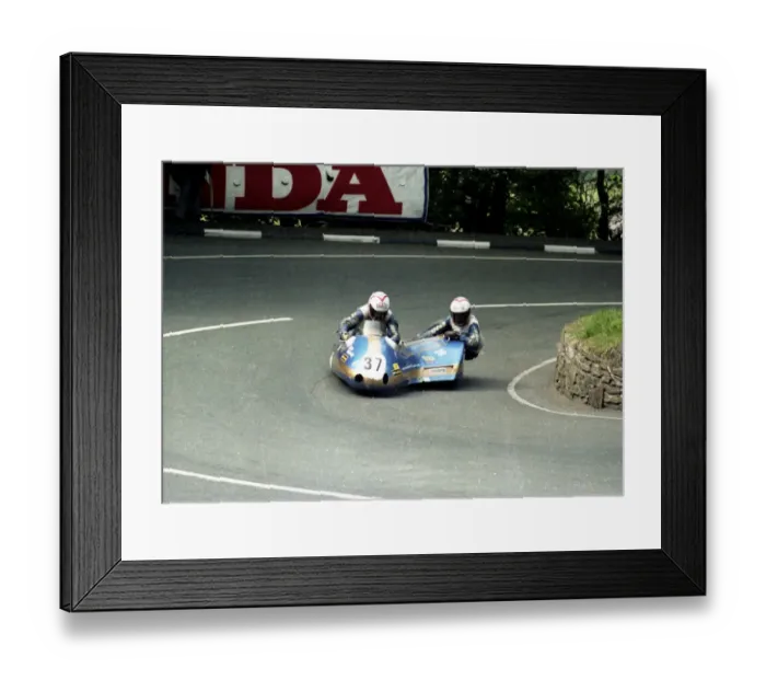 Framed Print : John Mulcahy & Stephen Mills (Suzuki) 1985 Sidecar TT Framed Print : John Mulcahy & Stephen Mills (Suzuki) 1985 Sidecar TT