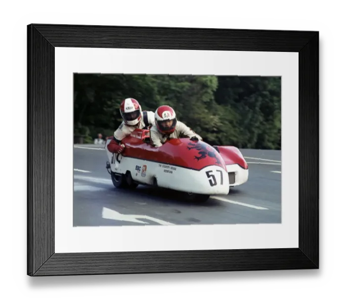 Framed Print : Bob Munro & Colvin Denholm (Suzuki) 1989 Sidecar TT
